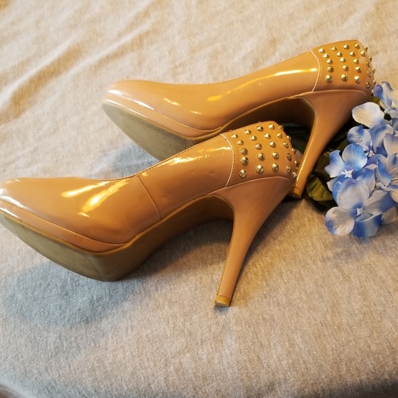 Size 9 Nude Patent Leather Steve Madden Heels - Picture 5 of 7